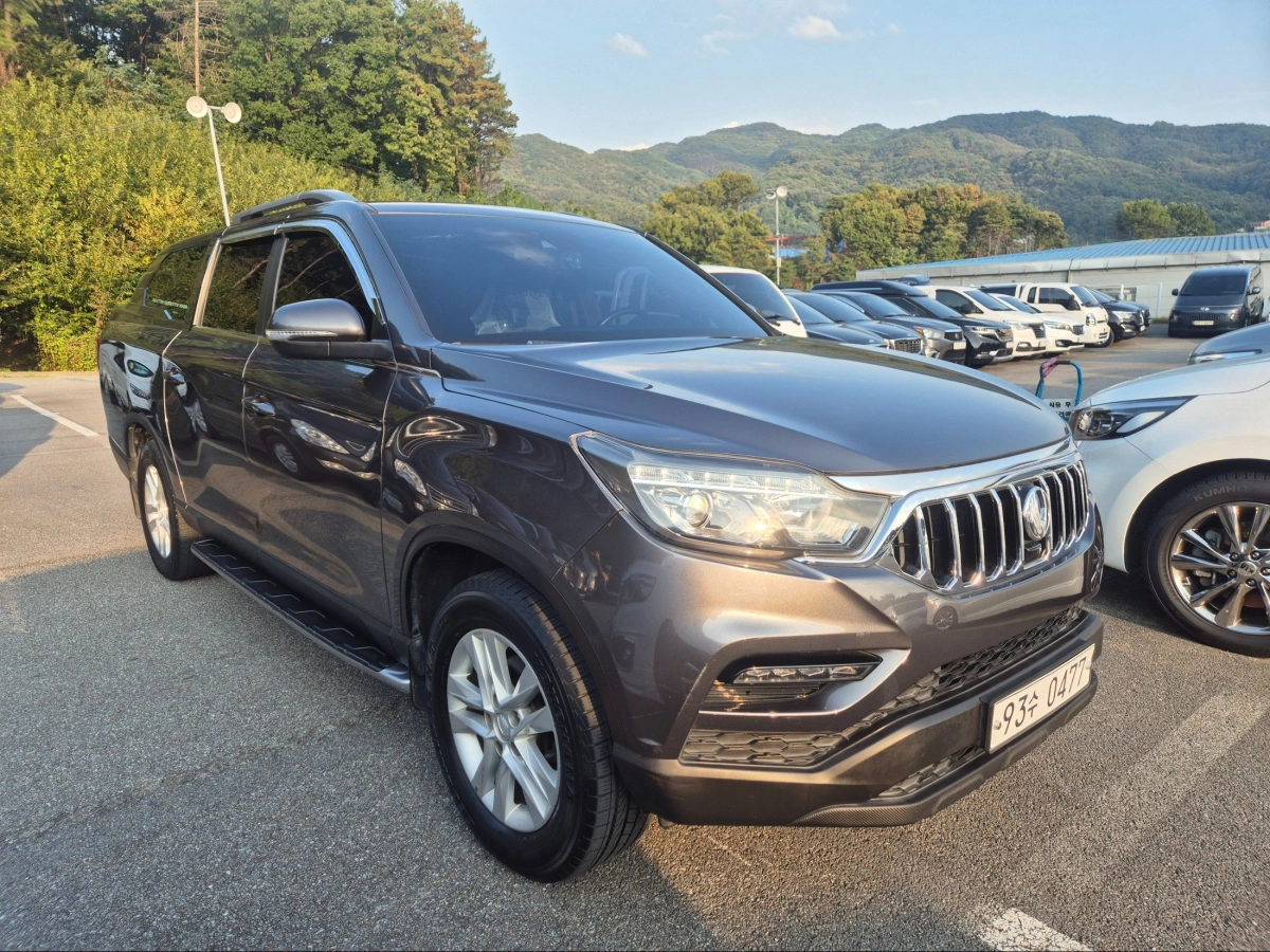 SSANGYONG REXTON SPORTS CAR