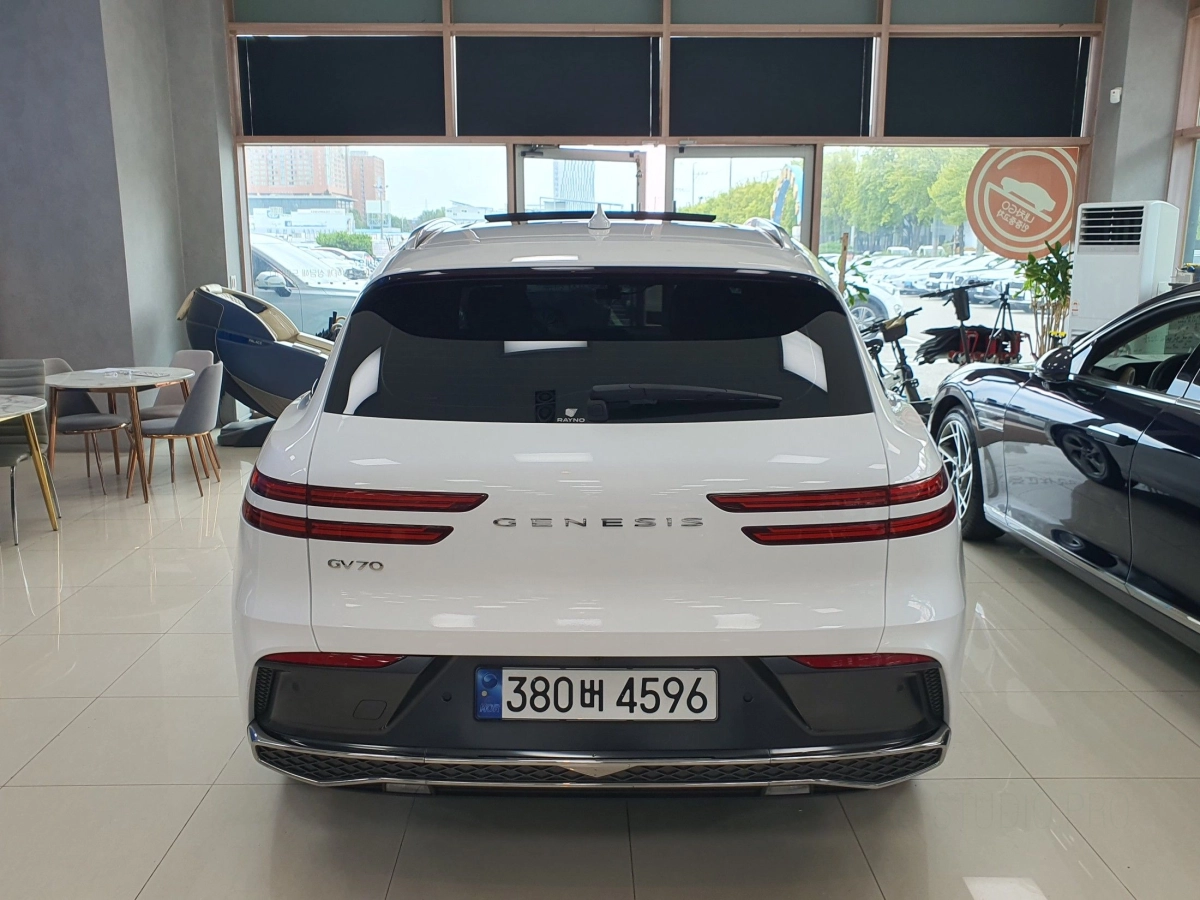 GENESIS GV70