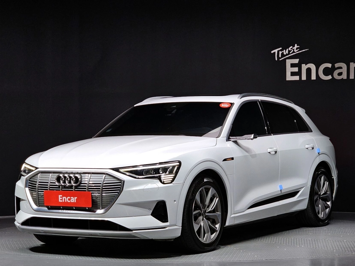 AUDI E-TRON  2022
