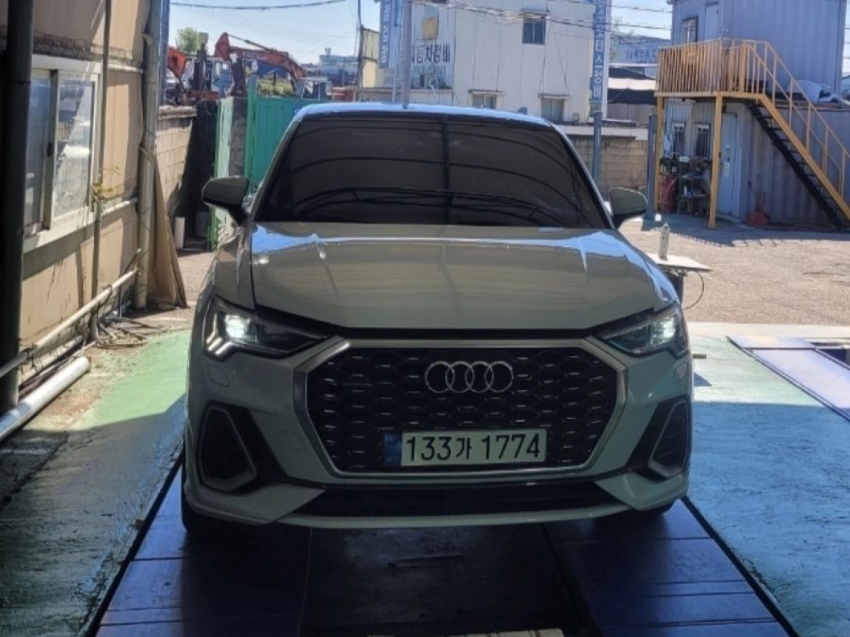 AUDI Q3 F3  2023