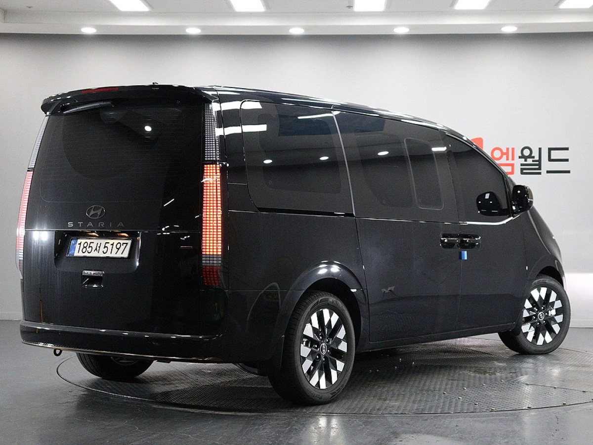 HYUNDAI STARIA