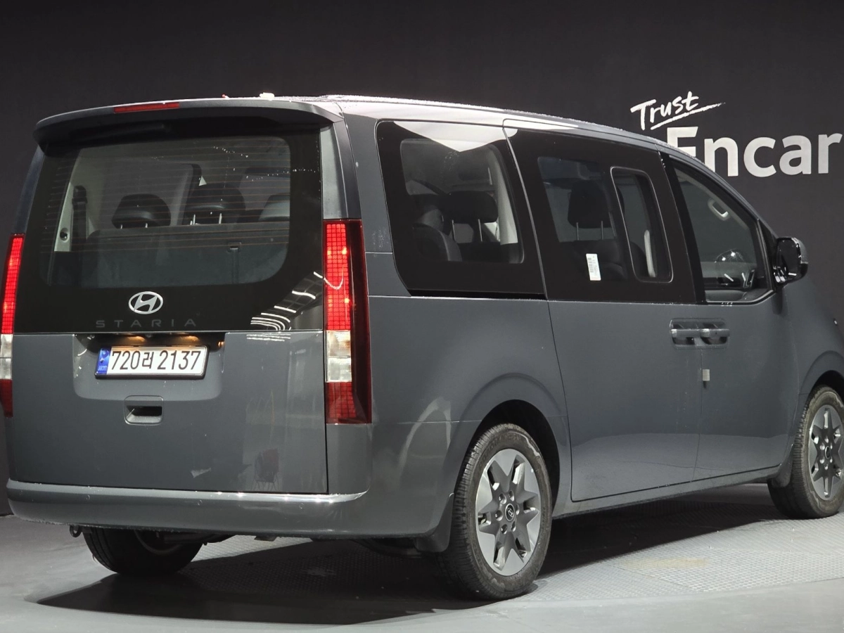 HYUNDAI STARIA