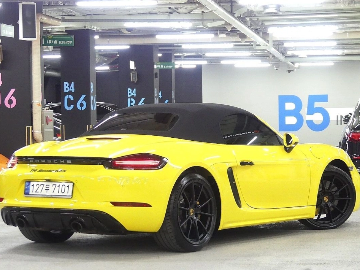 PORSCHE 718 BOXSTER