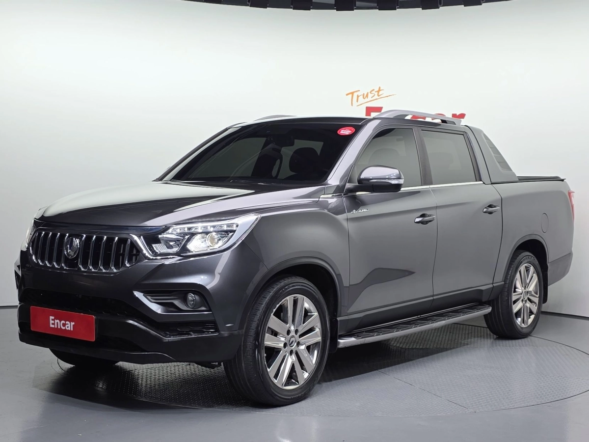 SSANGYONG REXTON SPORTS CAR