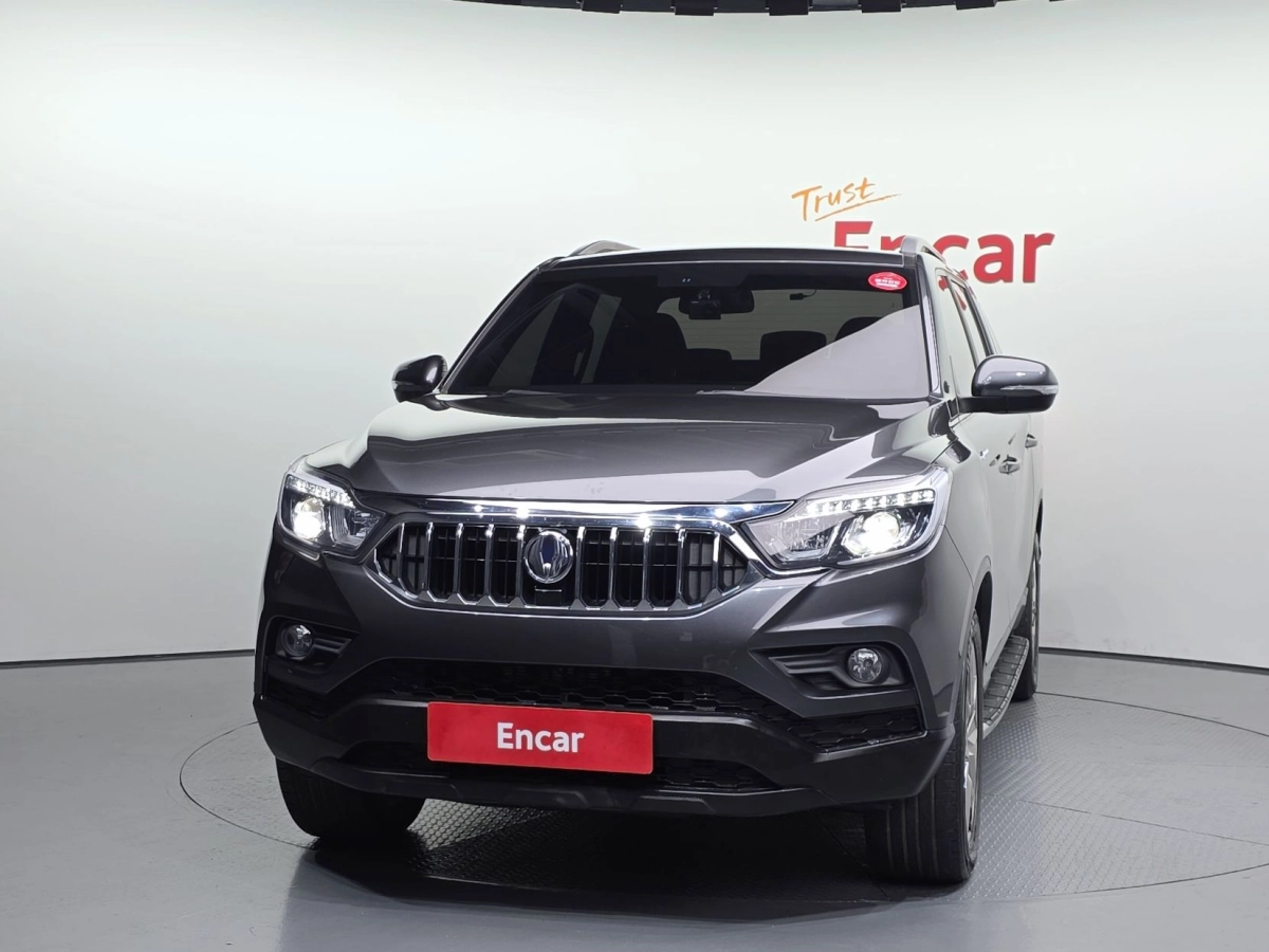 SSANGYONG REXTON SPORTS CAR