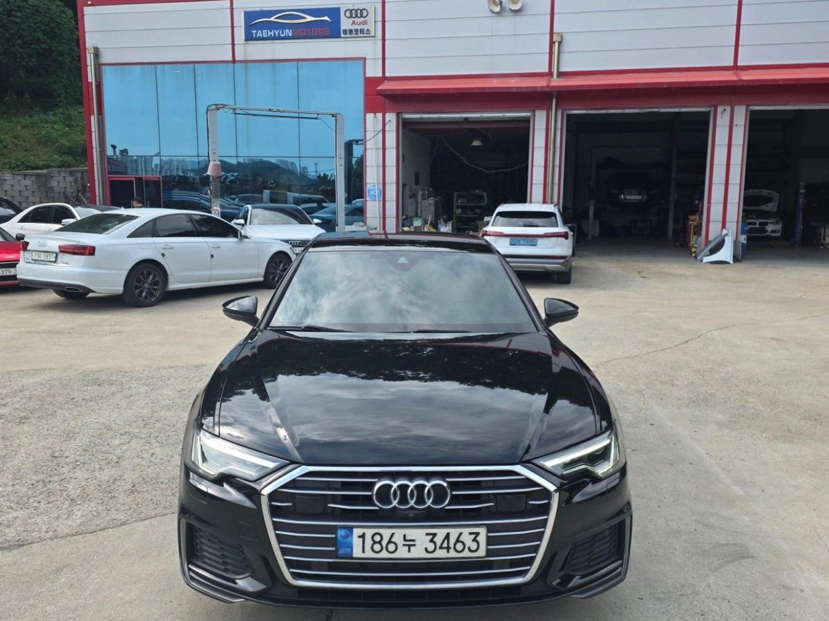 AUDI A6 C8