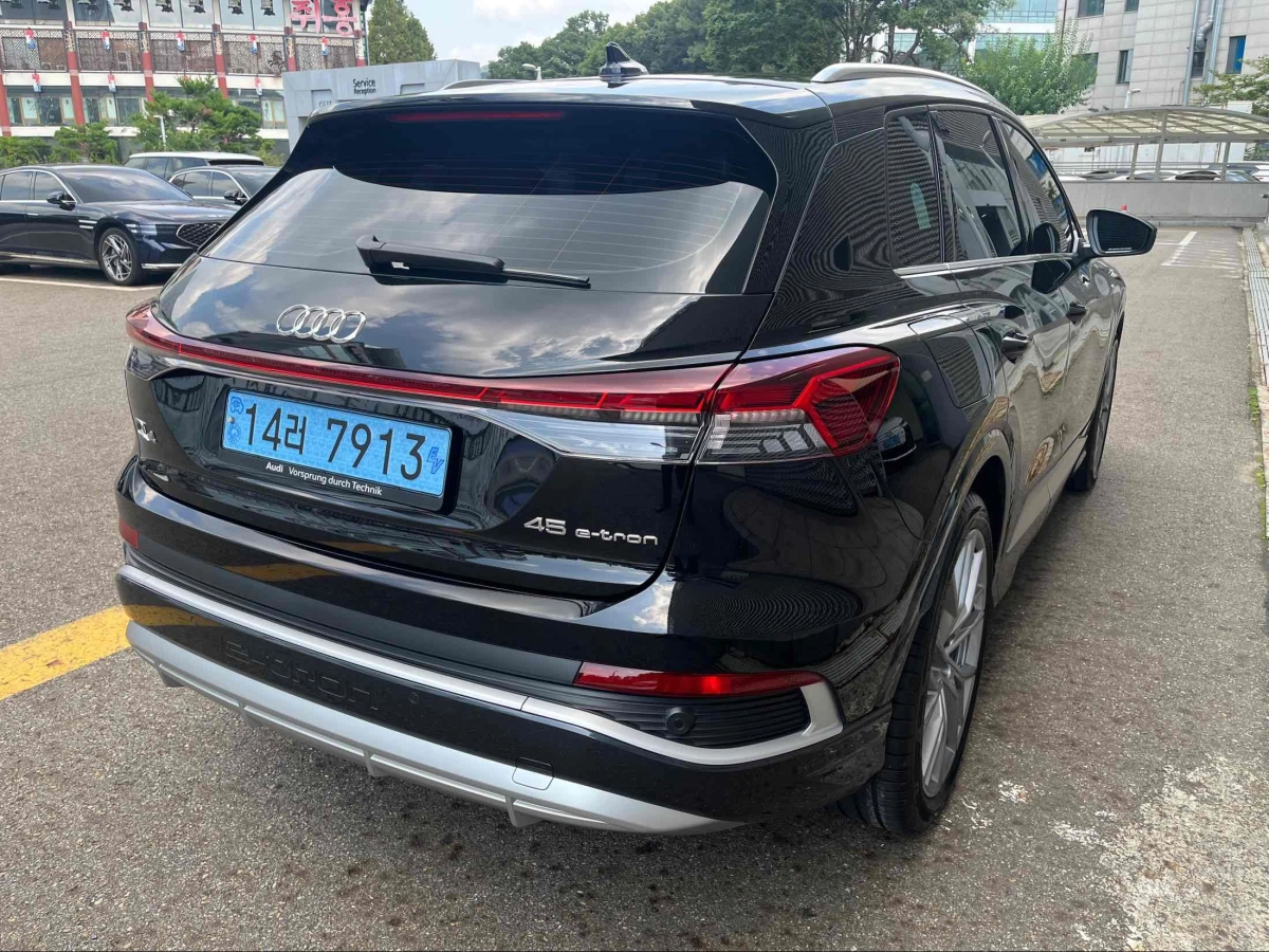 AUDI Q4 E-TRON F4  2024