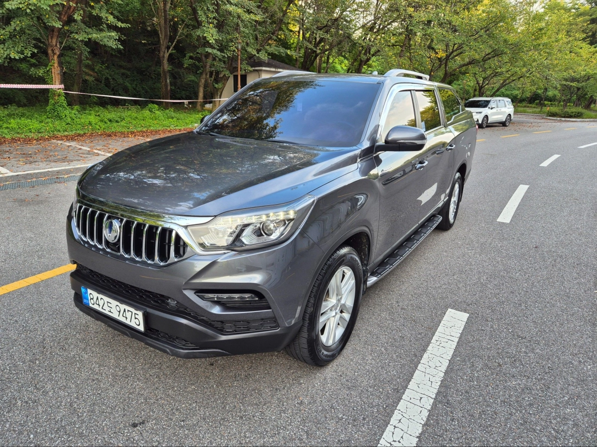 SSANGYONG REXTON SPORTS CAR
