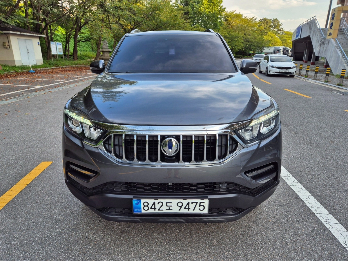 SSANGYONG REXTON SPORTS CAR