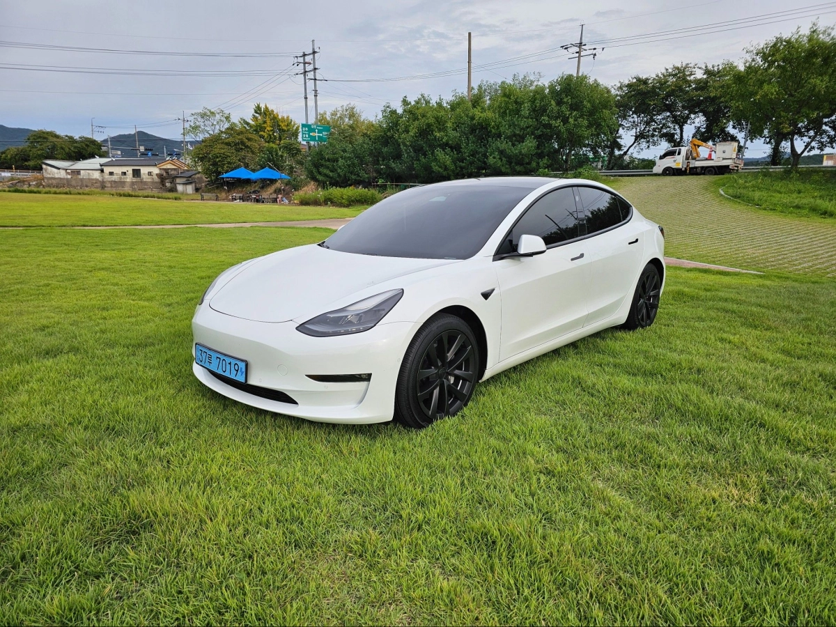 TESLA MODEL 3