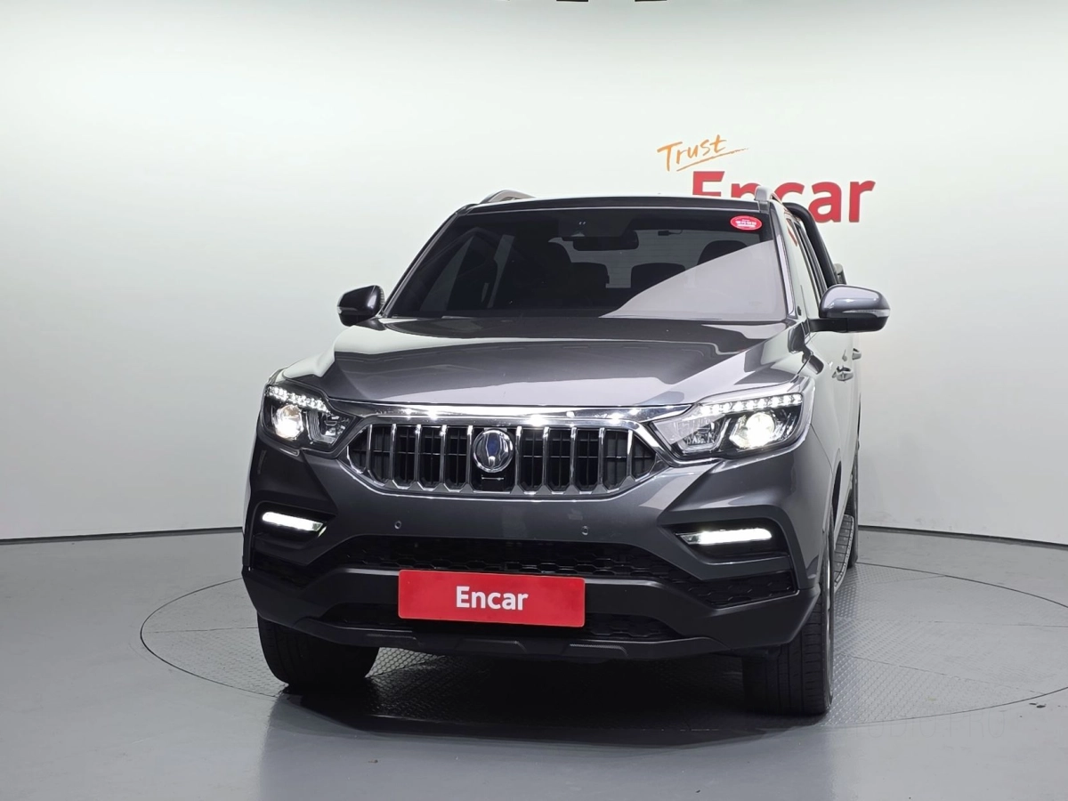 SSANGYONG REXTON SPORTS CAR