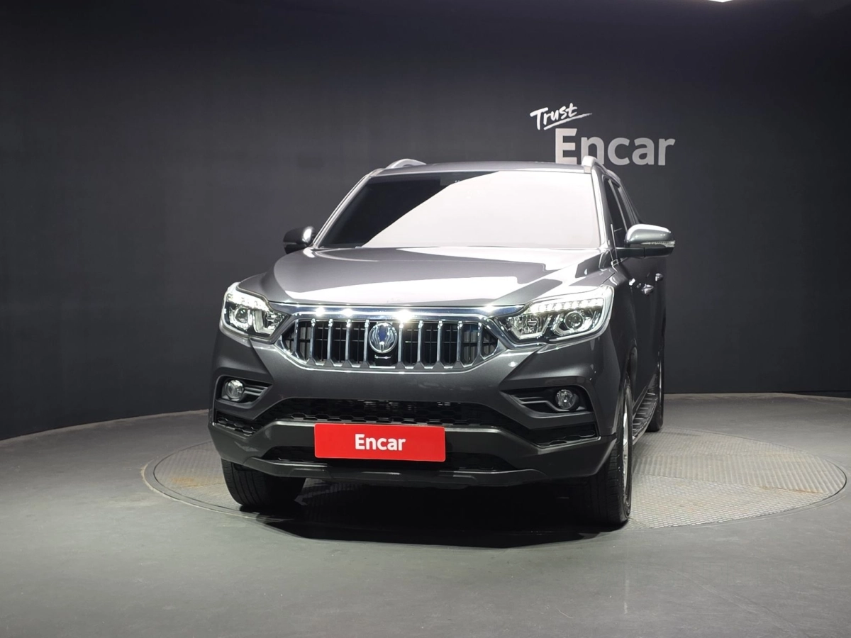 SSANGYONG REXTON SPORTS CAR