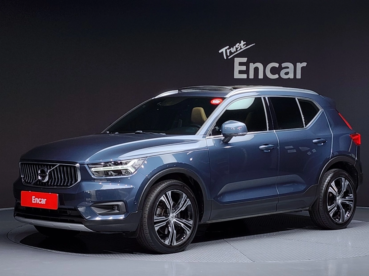 VOLVO XC40