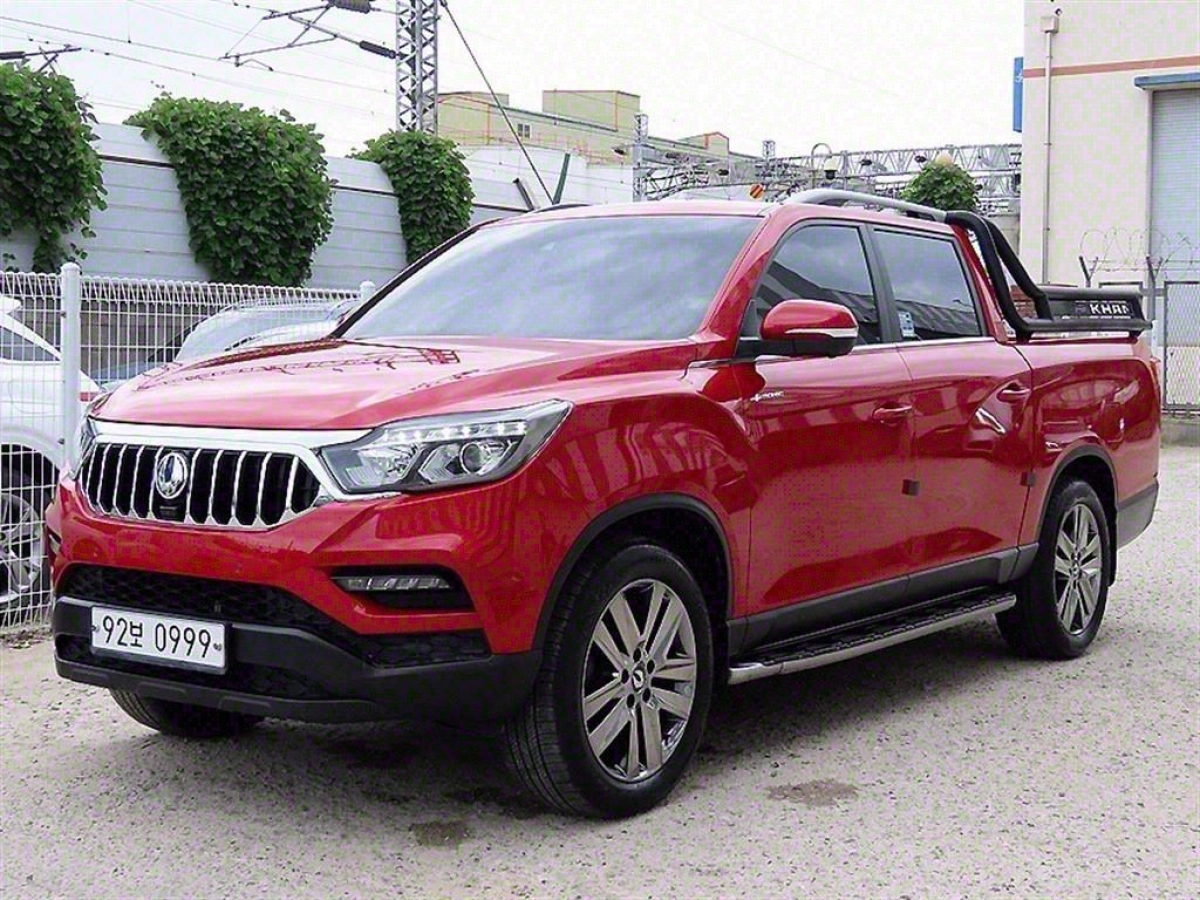 SSANGYONG REXTON SPORTS CAR