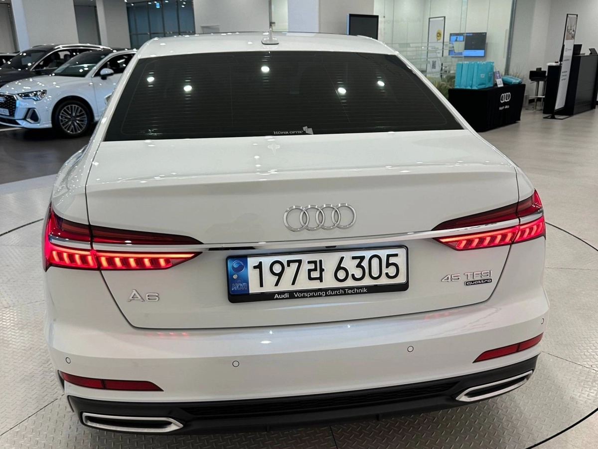 AUDI A6 C8