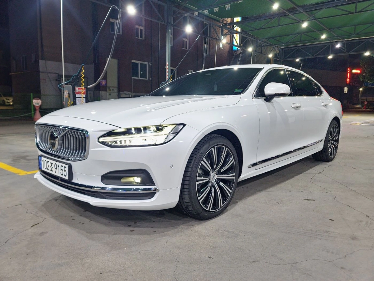 VOLVO S90