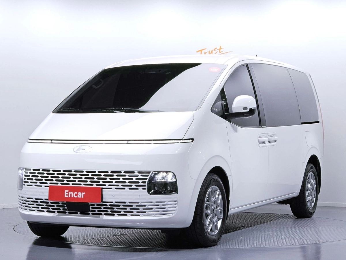HYUNDAI STARIA 2025