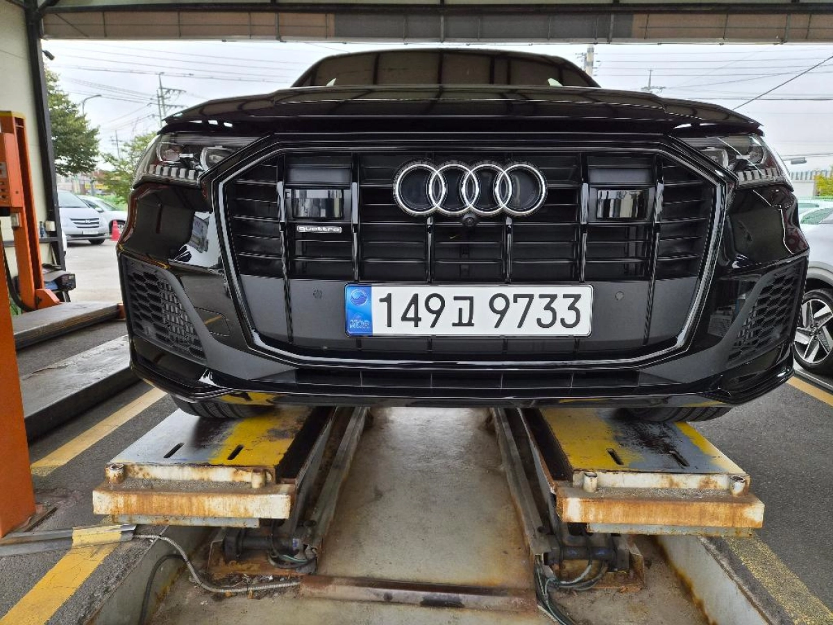 AUDI Q7 4M