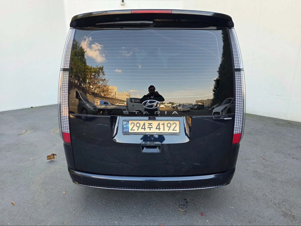 HYUNDAI STARIA