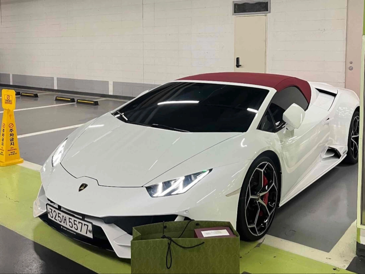 LAMBORGHINI HURACAN