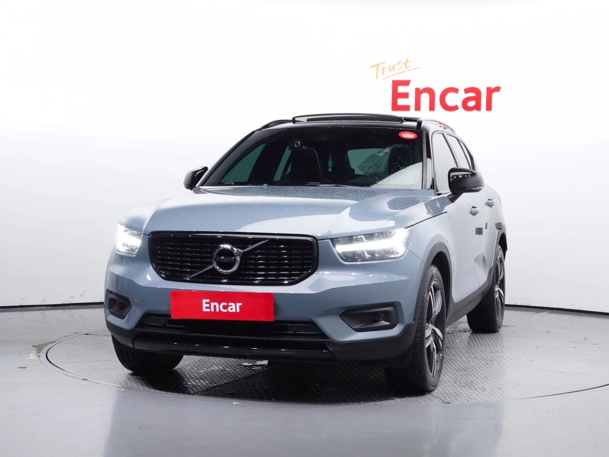 VOLVO XC40