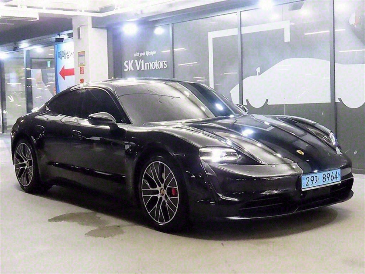 PORSCHE TAYCAN