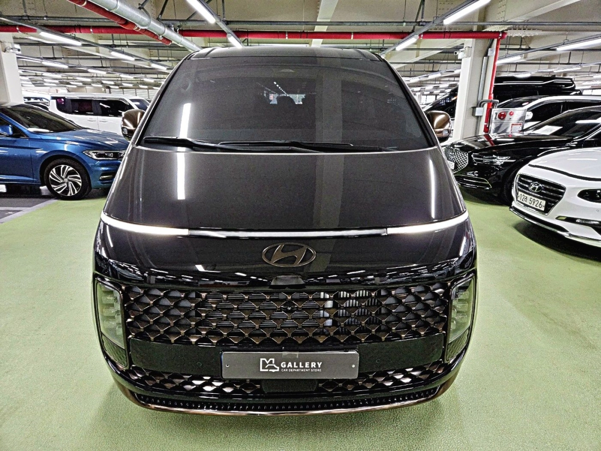 HYUNDAI STARIA 2025