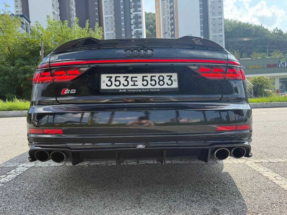 AUDI S8 D5