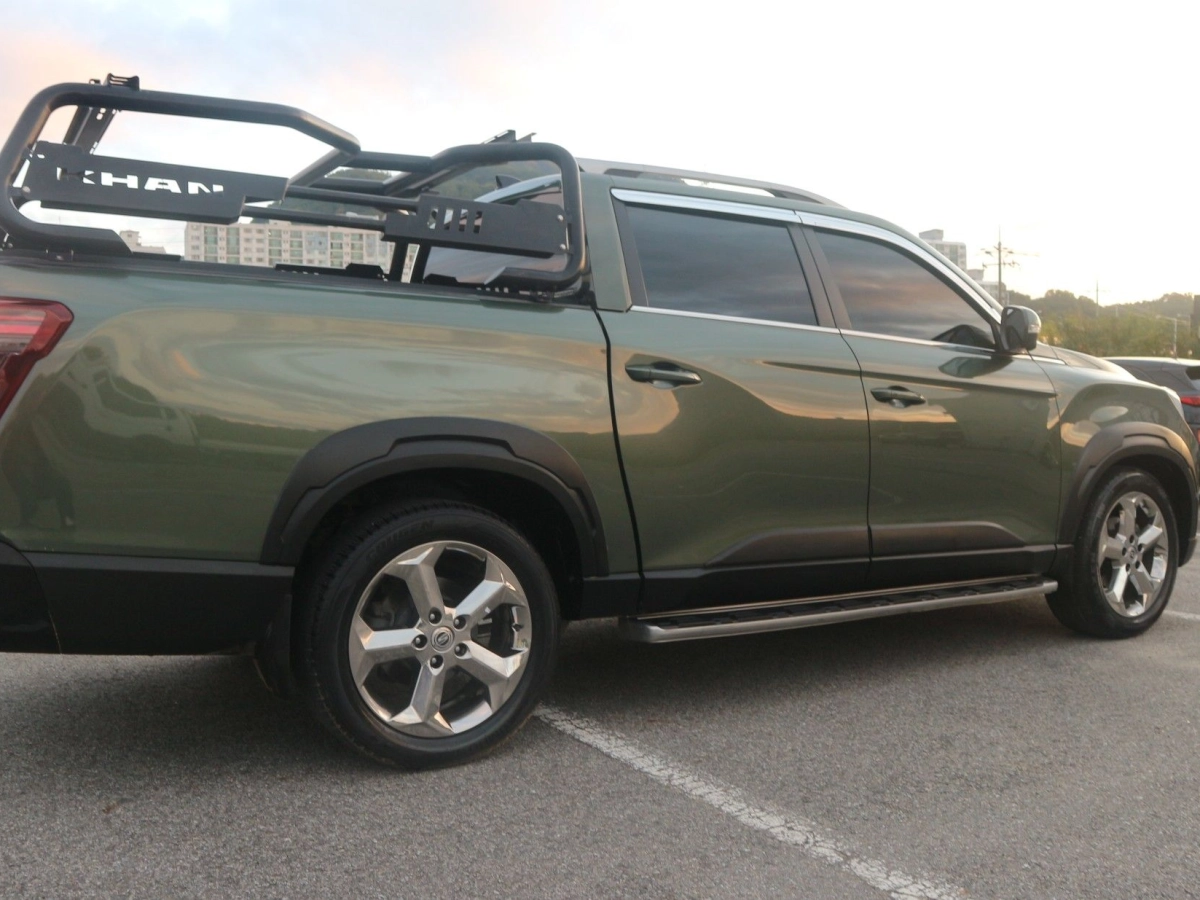 SSANGYONG REXTON SPORTS CAR