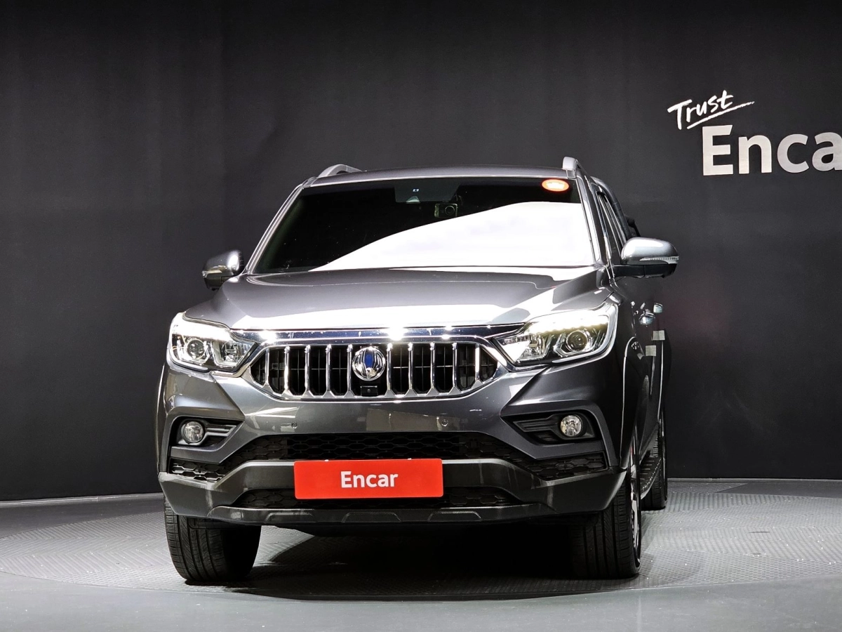 SSANGYONG REXTON SPORTS CAR