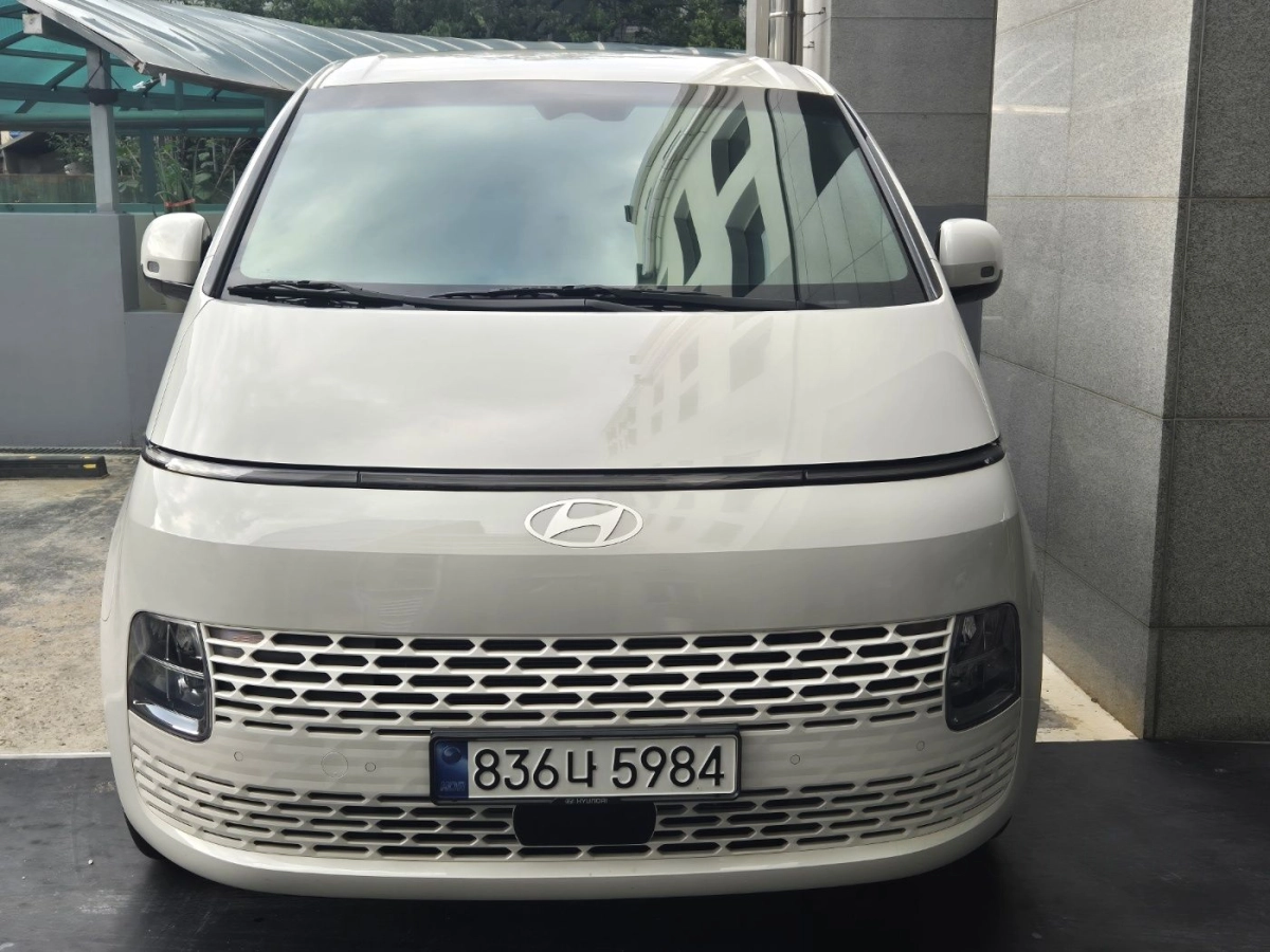 HYUNDAI STARIA 2024