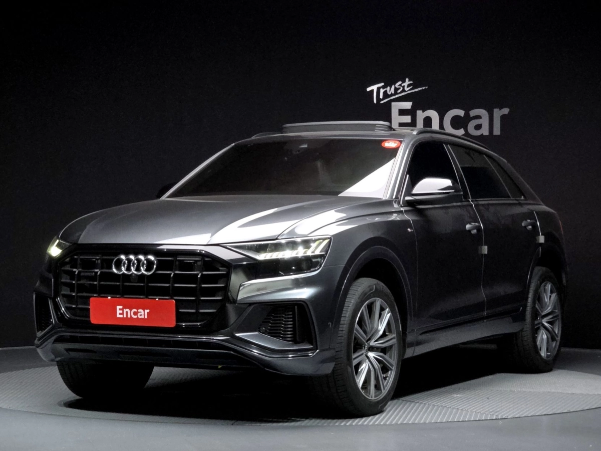 AUDI Q8 4M