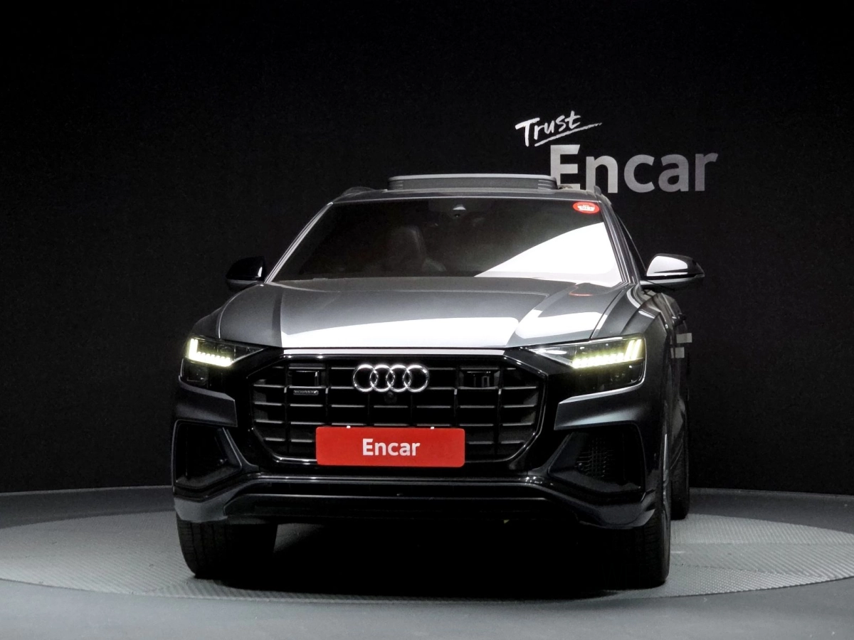 AUDI Q8 4M