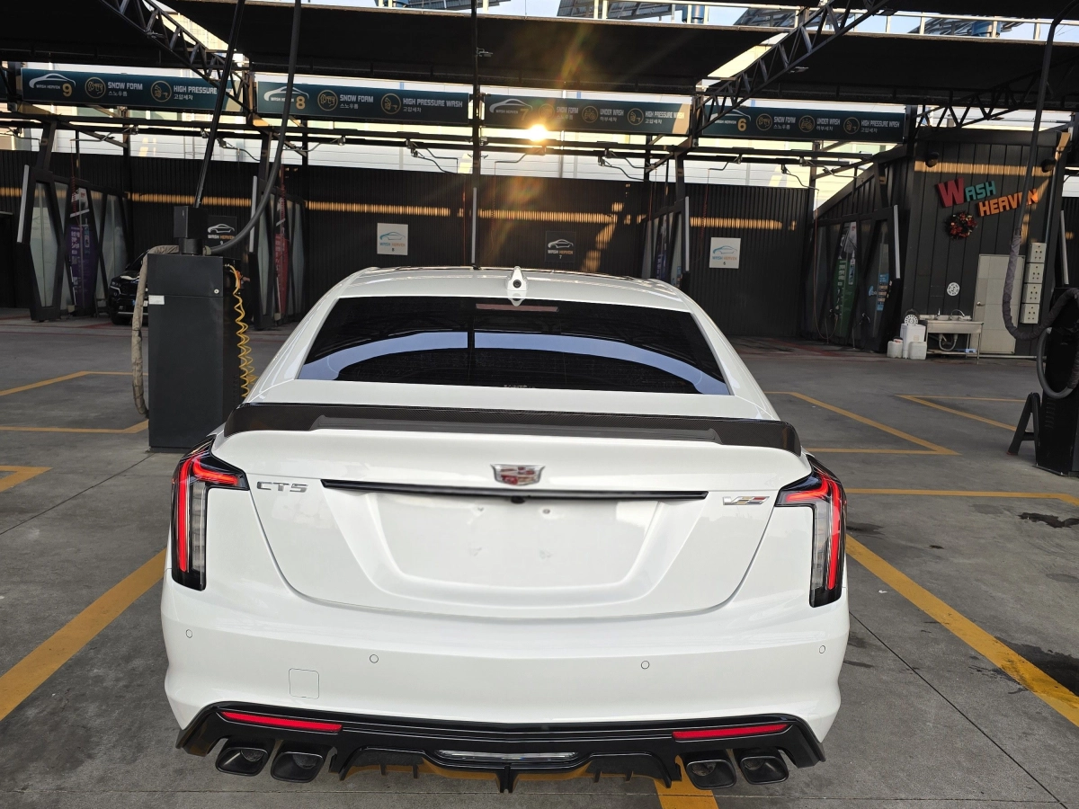 CADILLAC CT5-V