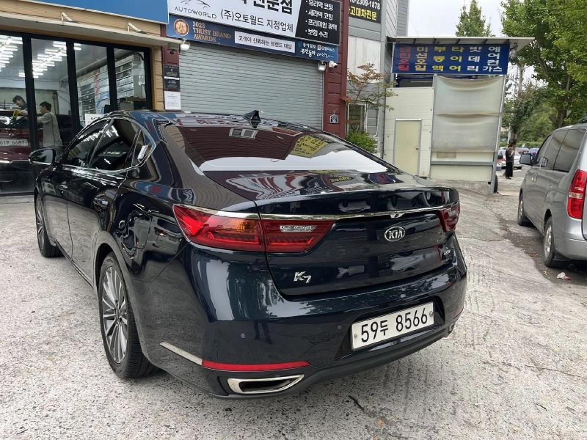 KIA K7