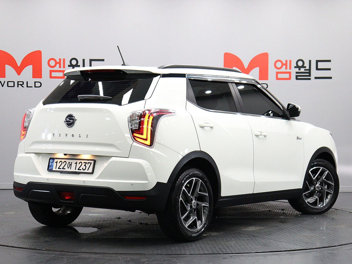 SSANGYONG TIVOLI VERY NEW