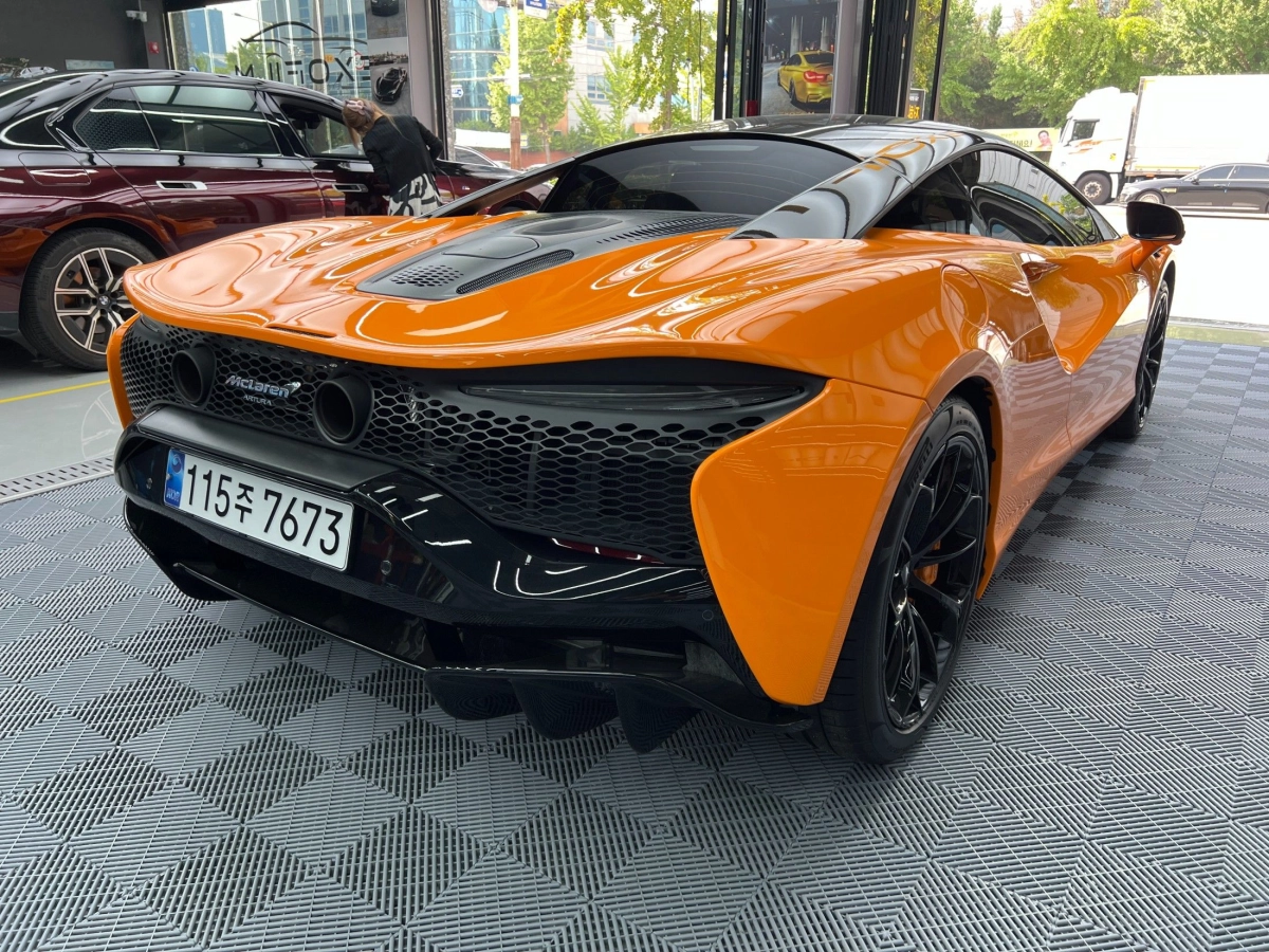MCLAREN ARTURA