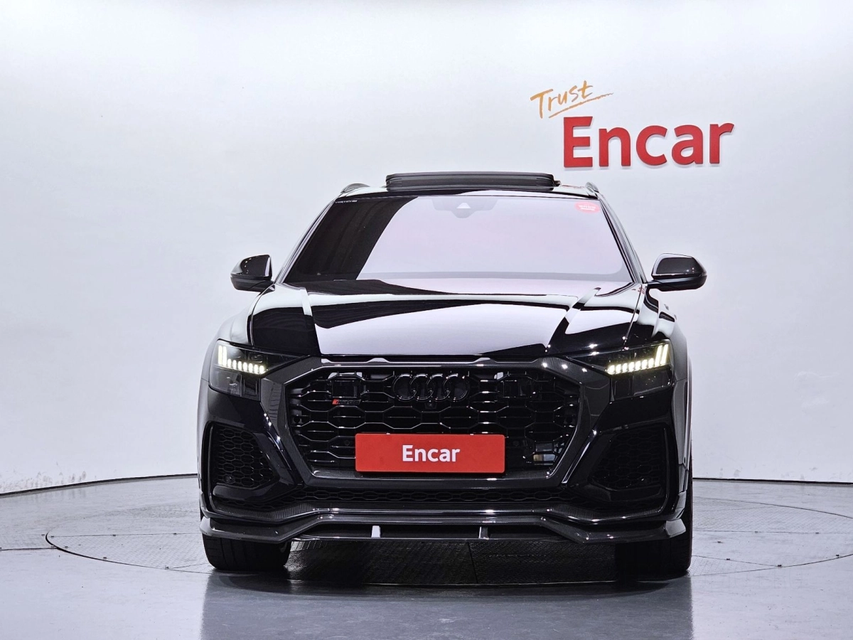 AUDI RSQ8 4M