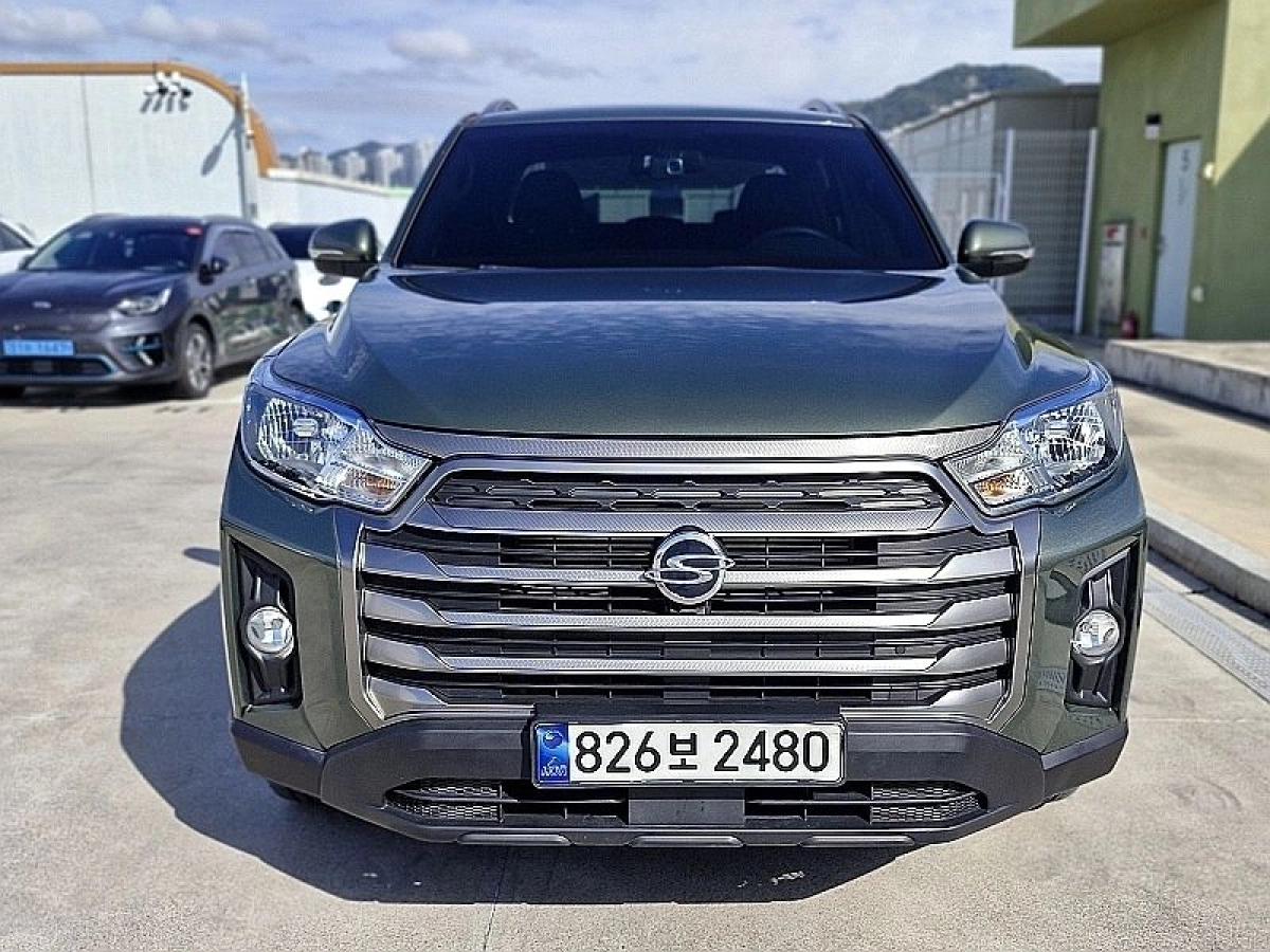 SSANGYONG REXTON SPORTS CAR