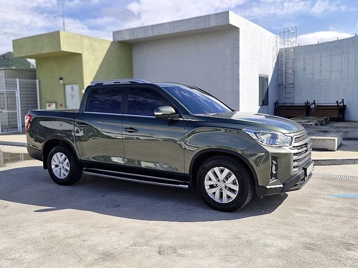 SSANGYONG REXTON SPORTS CAR