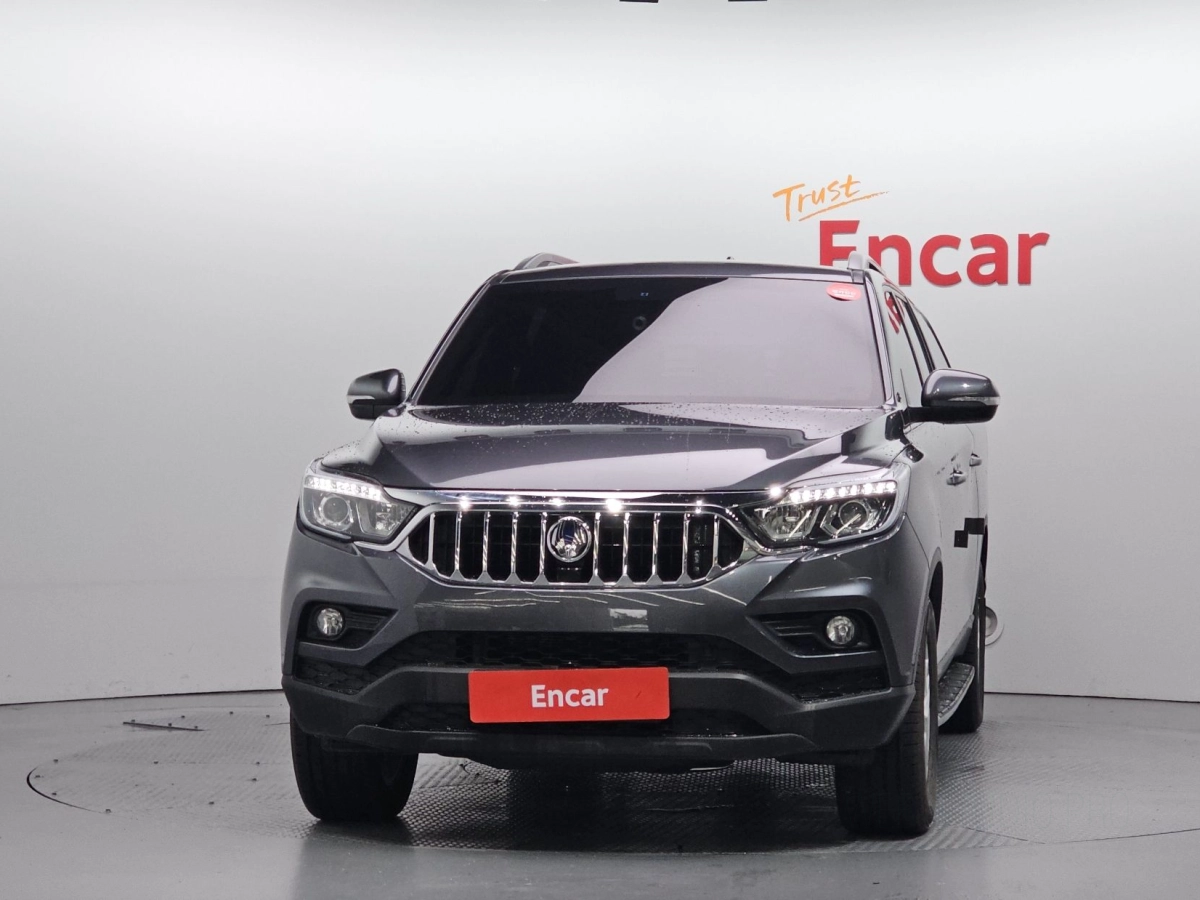 SSANGYONG REXTON SPORTS CAR