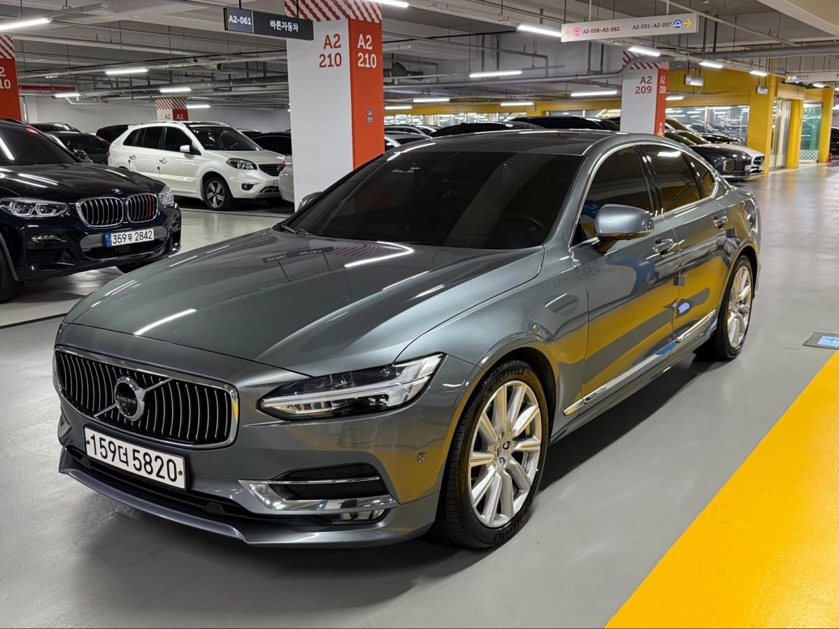VOLVO S90