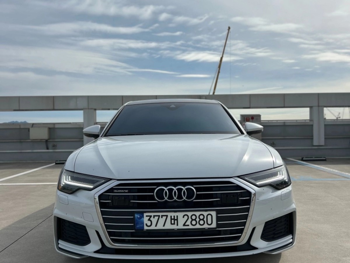 AUDI A6 C8