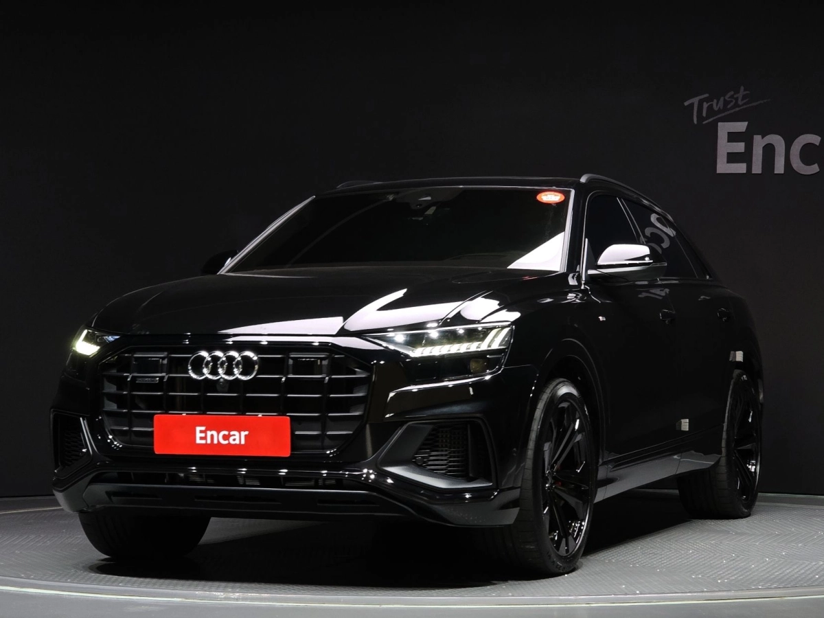 AUDI Q8 4M
