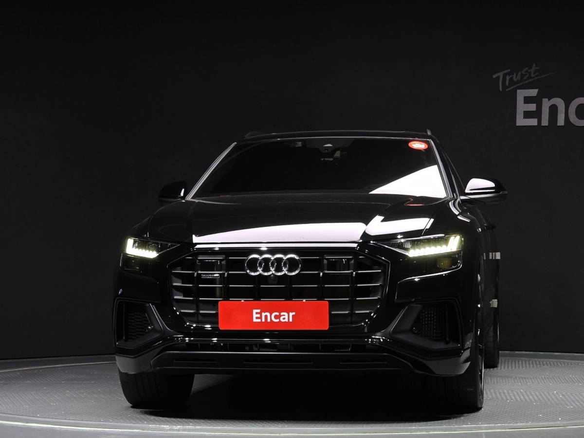 AUDI Q8 4M