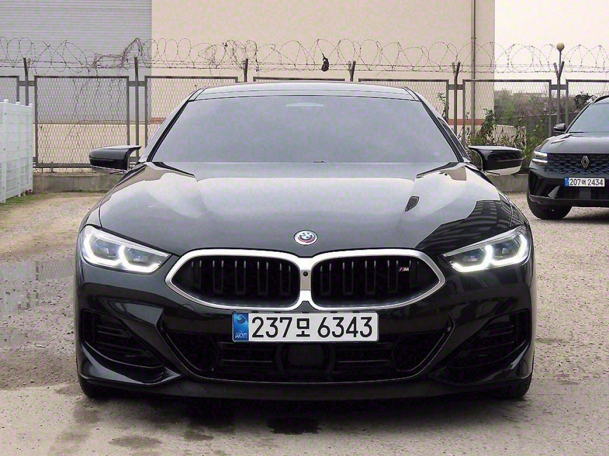BMW 8-SERIES G15