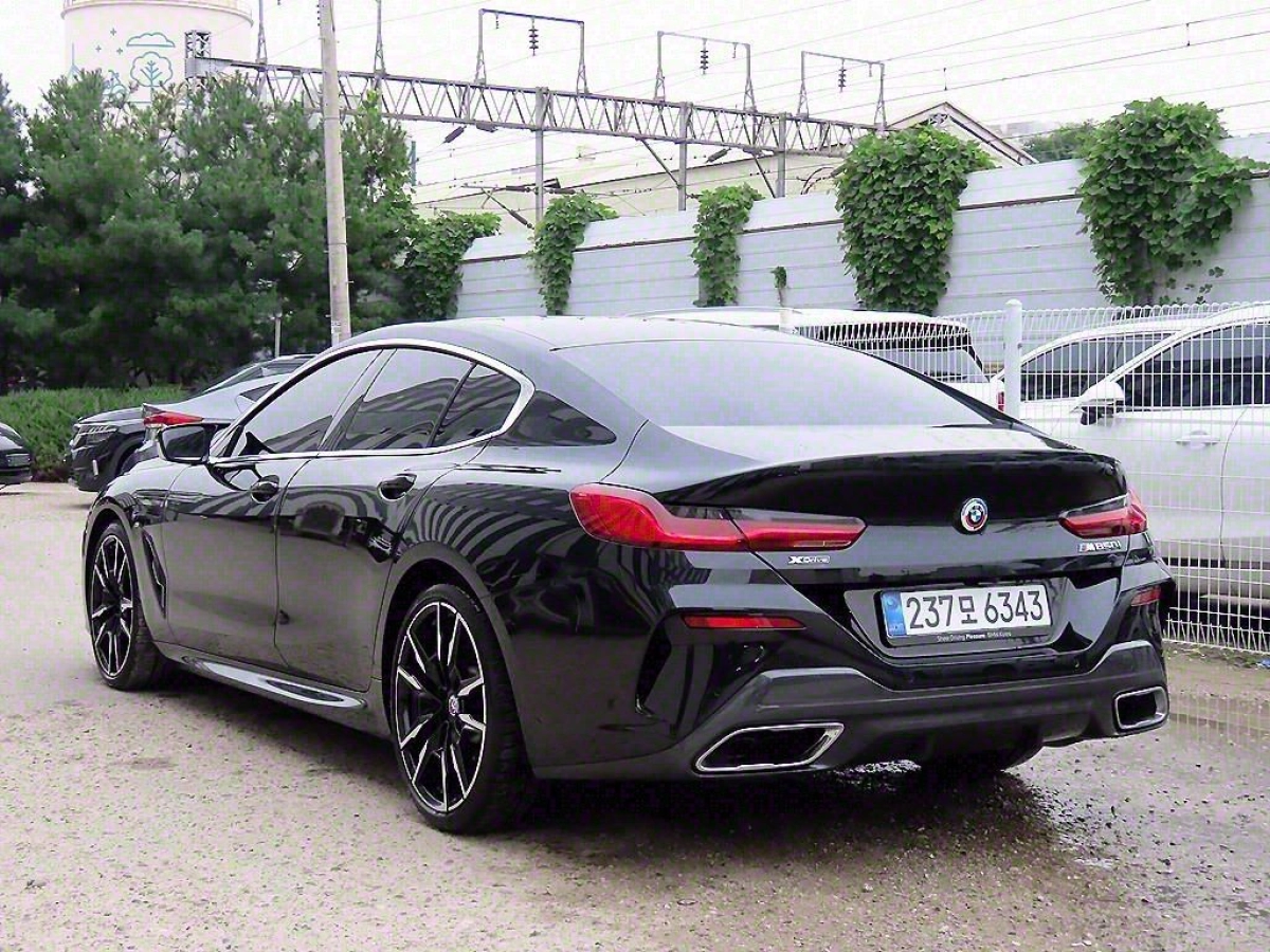 BMW 8-SERIES G15