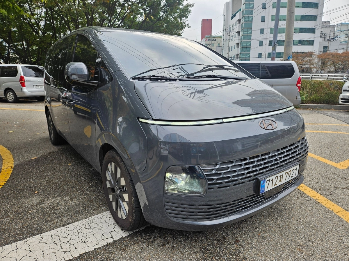 HYUNDAI STARIA 2025