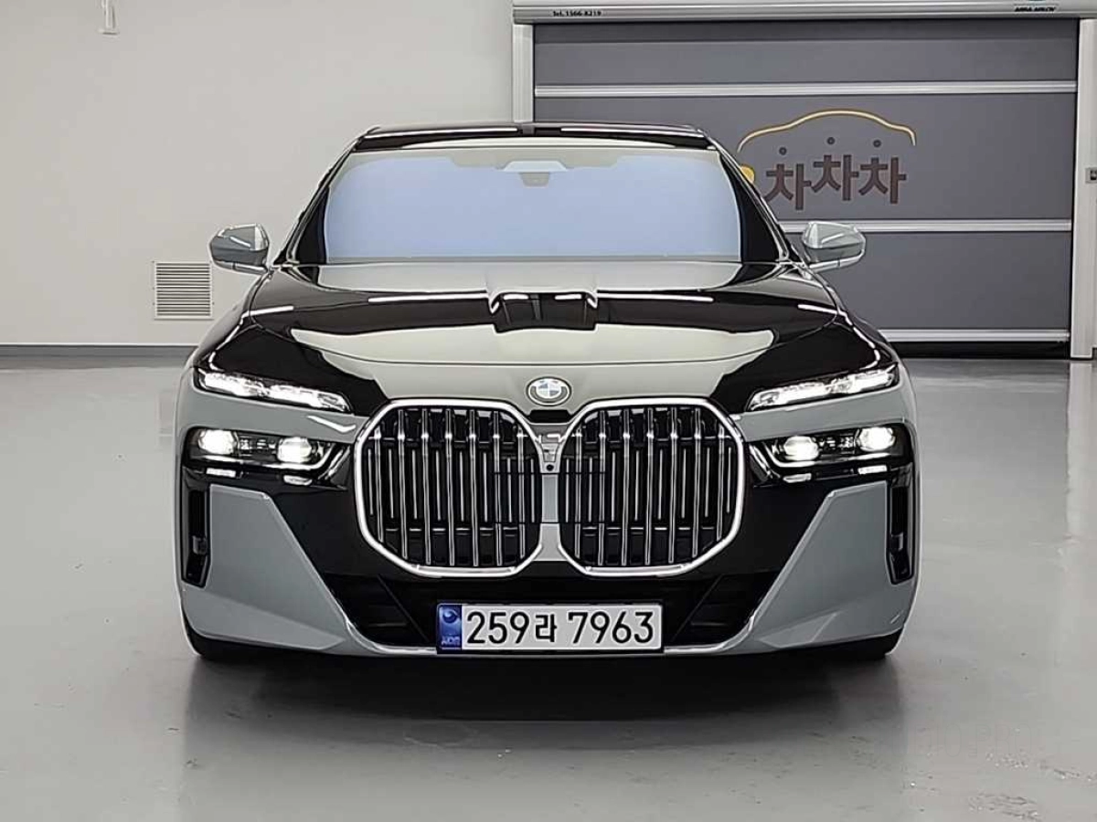 BMW 7-SERIES G70