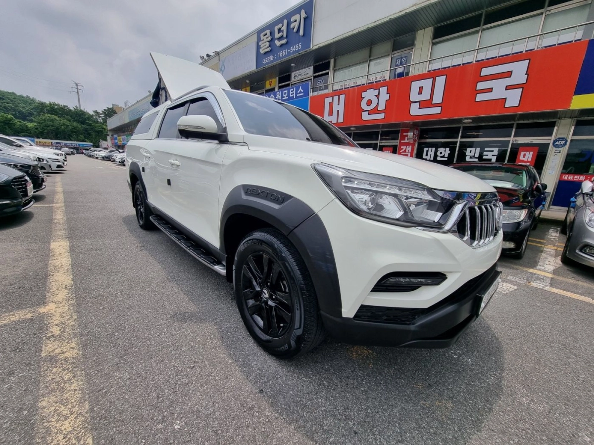 SSANGYONG REXTON SPORTS CAR